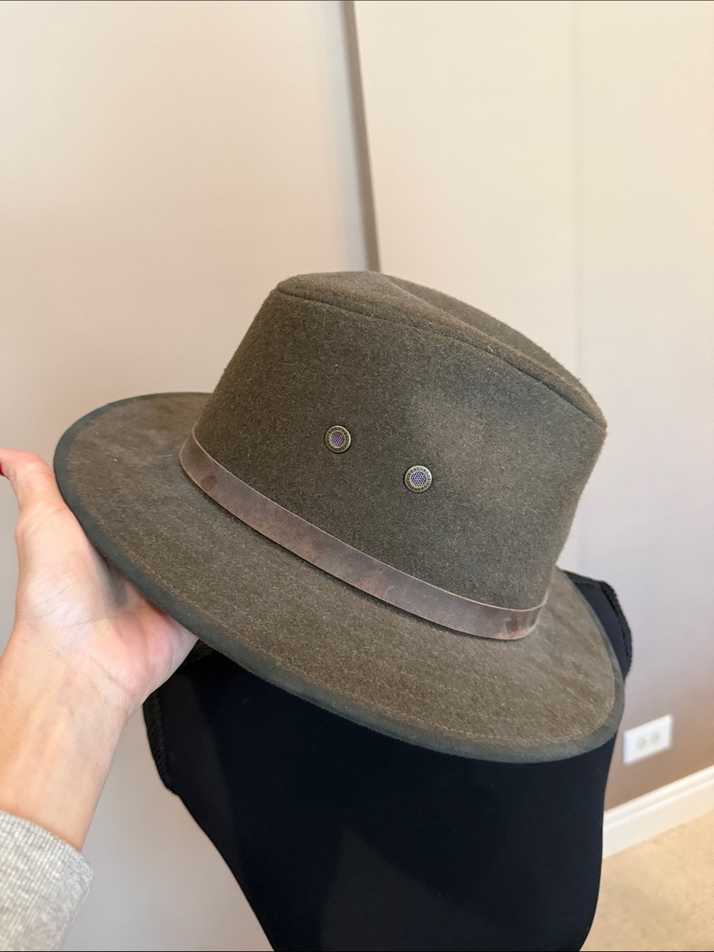 Men's Olive Green Felt Fedora Hat - Picture 4 of 4